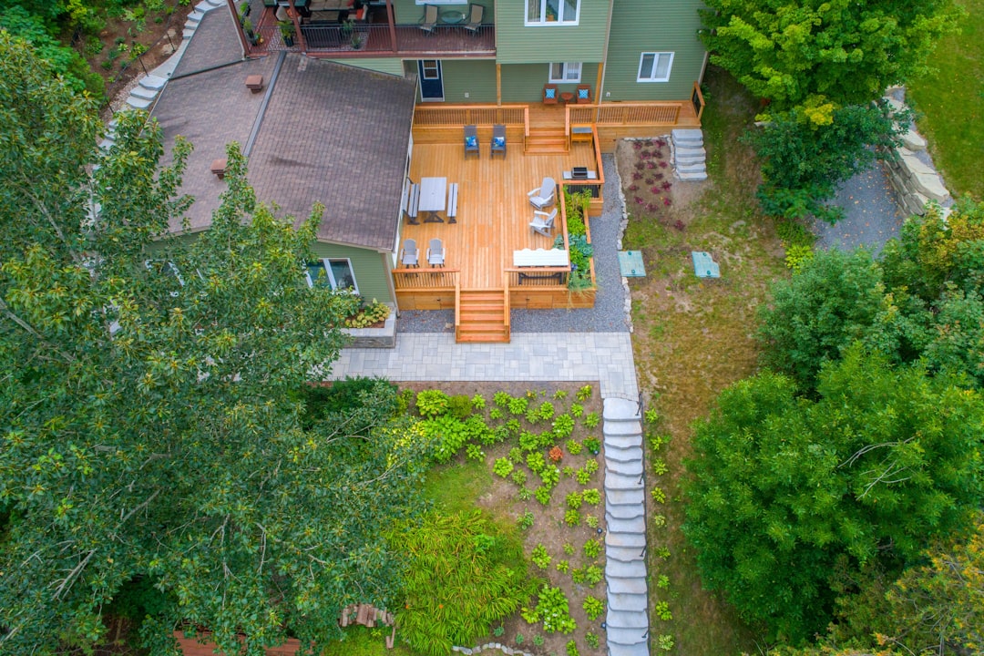 a-house-with-a-yard-and-trees-krneobl0ag8